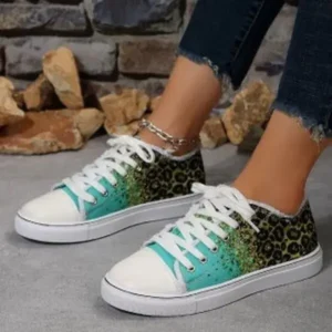 Reyanfootwear Fashion Casual Plus Size Star Round Toe Lace-Up Sneakers